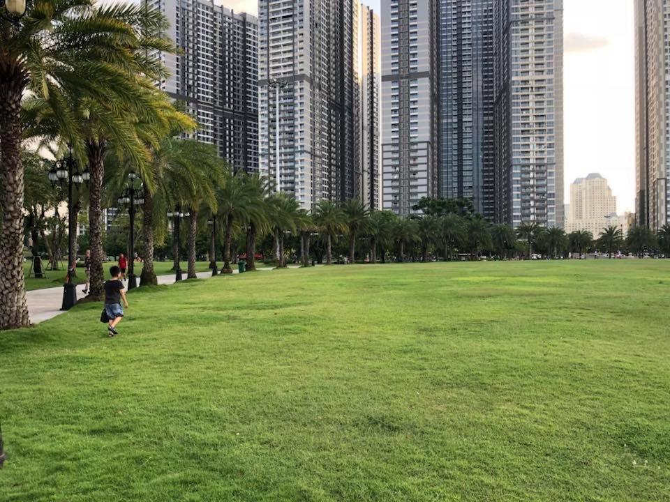 Homes By Christine - Vinhomes Central Park ホーチミン市 エクステリア 写真
